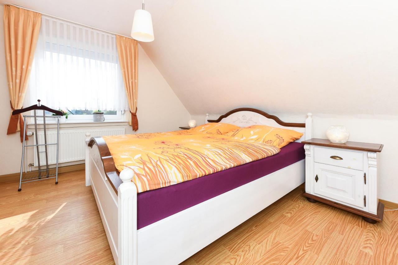Ferienwohnung Im Haus Weinstock Esens Exterior photo